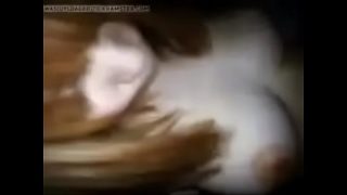 茶髪で色白でミラクルなおっぱい＆デカパイのソープ嬢っぽいルックスのシロウト娘のオマ〇コにチンチンを挿入してパイパイの揺れを堪能するハメ撮りNOモザイクの無修正の動画。